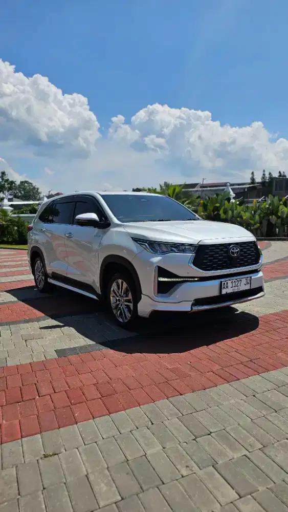 Innova Zenix 2.0 Q Hybrid TSS Modelista