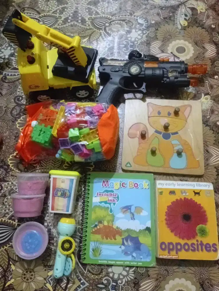 Berbagai macam mainan anak
