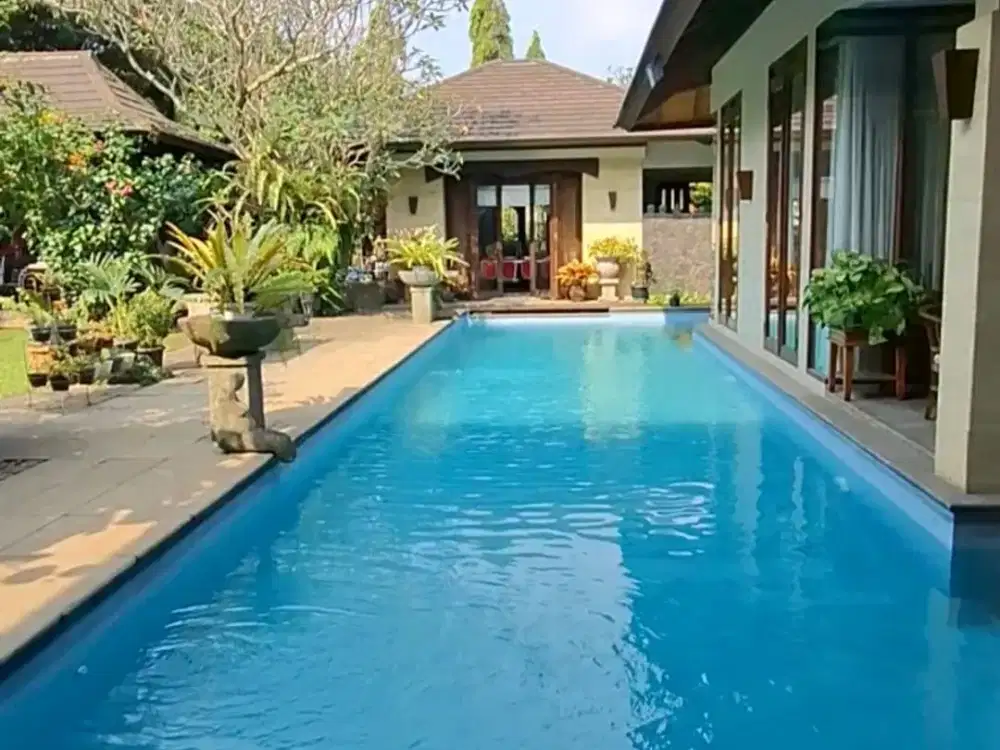 Rumah Mewah Tanah Luas Ada Private Pool di Gegerkalong Permai Vibes Bali