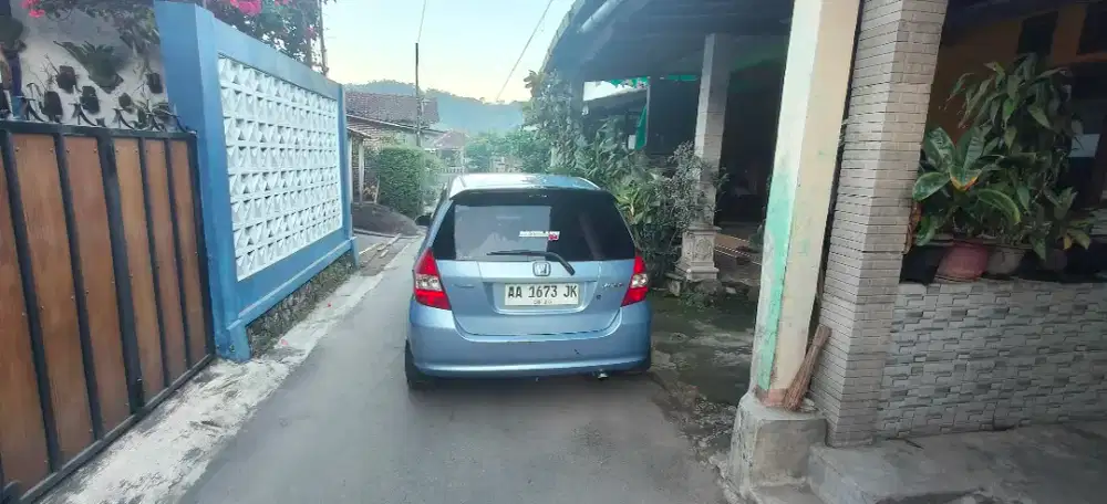 Mobil Honda jazz gd3 tahun 2004