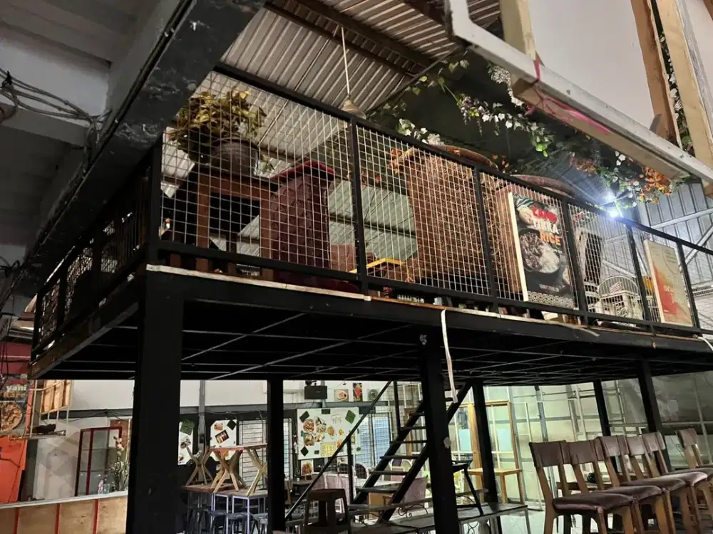 Disewakan !! ruang usaha cocok untuk resto lokasi sangat strategis di pinggir jalan raya Pulogebang jakarta timur