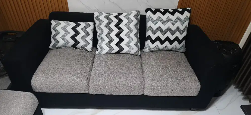 Sofa Minimalis warna hitam abu-abu