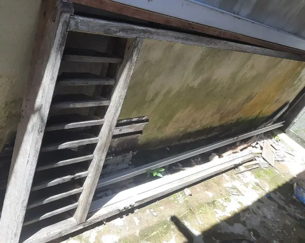 Jual pintu bekas seadanya include kusennya dan ventilasinya