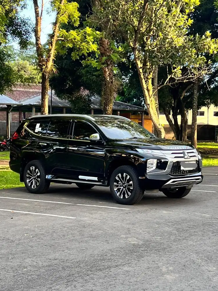 PAJERO SPORT DAKAR 4x2 TH 2023 HITAM