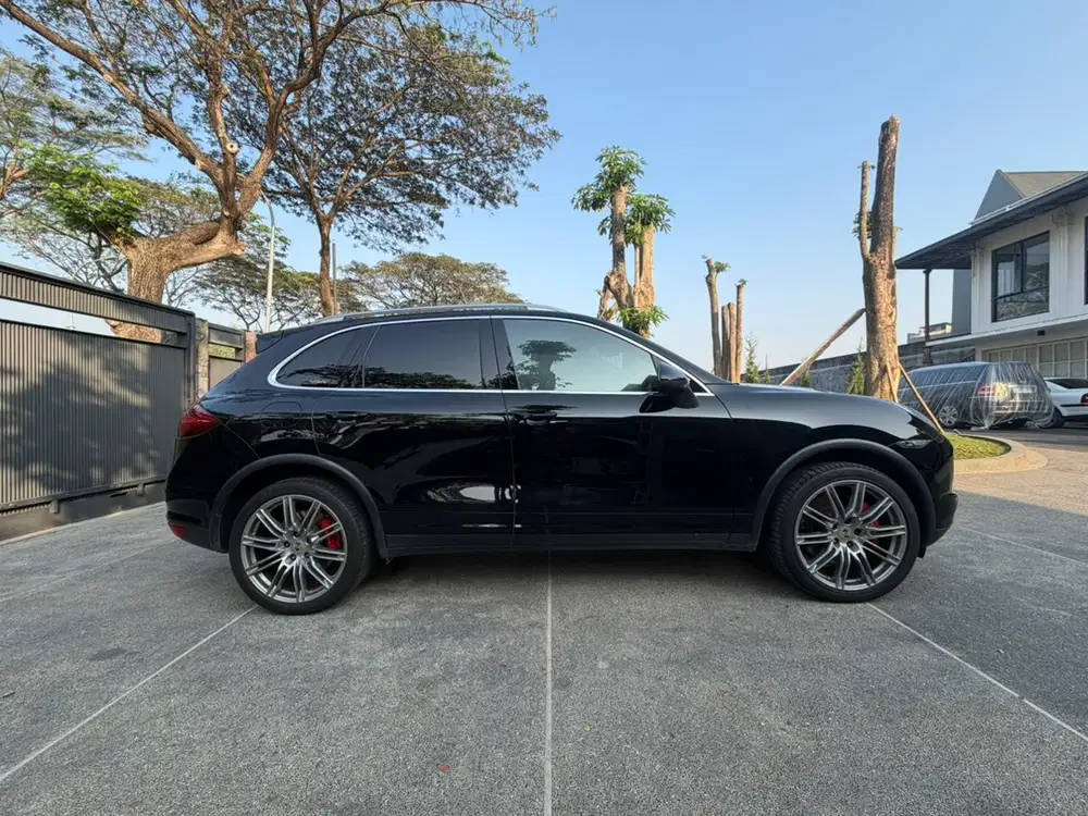 PORSCHE CAYENNE 4.8 TURBO 2011 — BEAST MODE SUV PREMIUM
