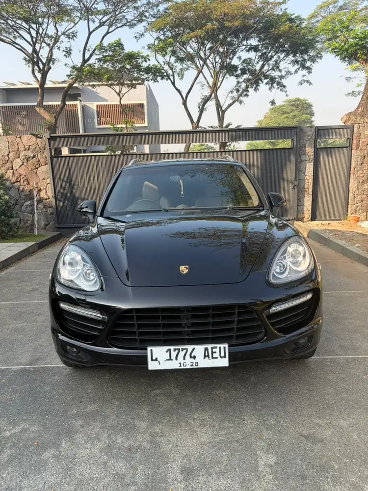PORSCHE CAYENNE 4.8 TURBO 2011 — BEAST MODE SUV PREMIUM
