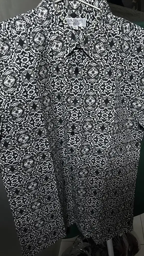 Kemeja Motif Premium John Curtis – Like New