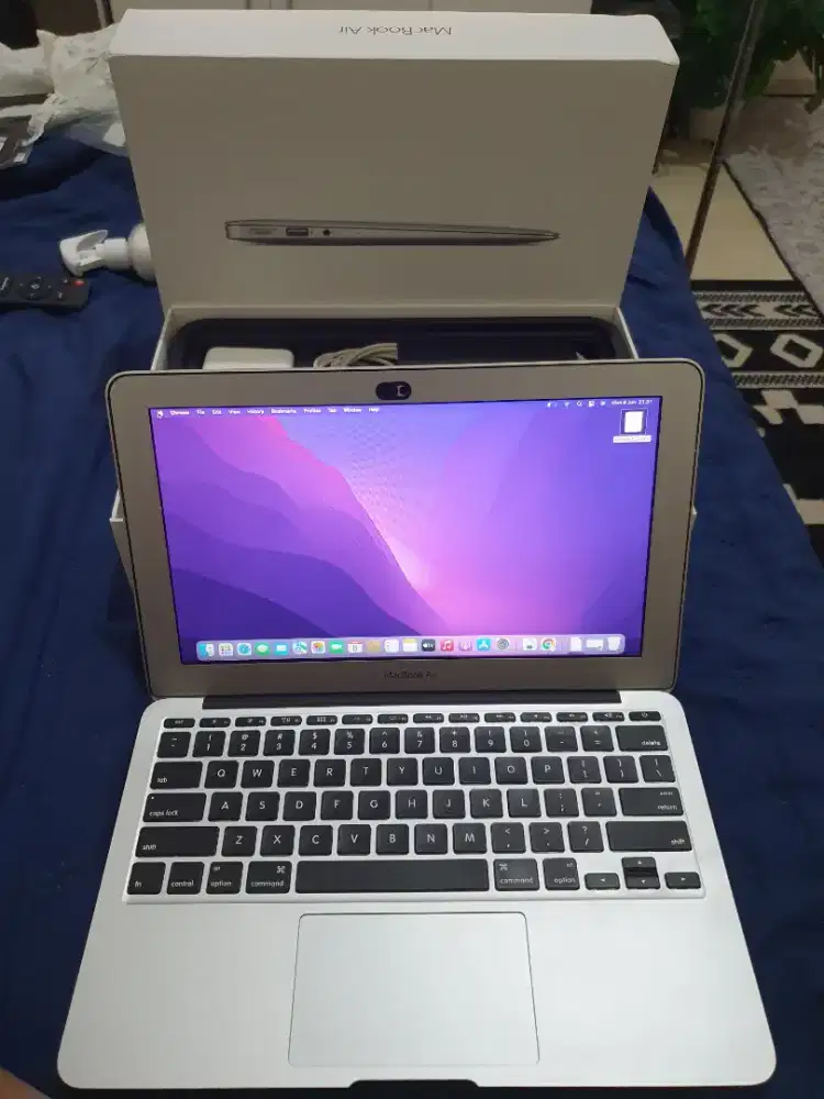 Macbook Air 11 inch 2015 Core i5 ram 4 GB SSD 128Gb ex grs resmi iBox
