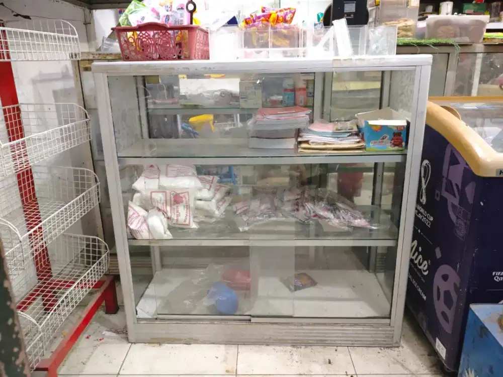 Etalase jualan/rak buku atau peralatan