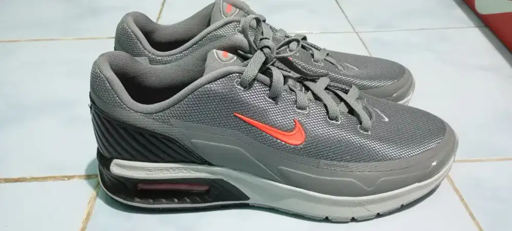 Dijual sepatu nike ori size 44