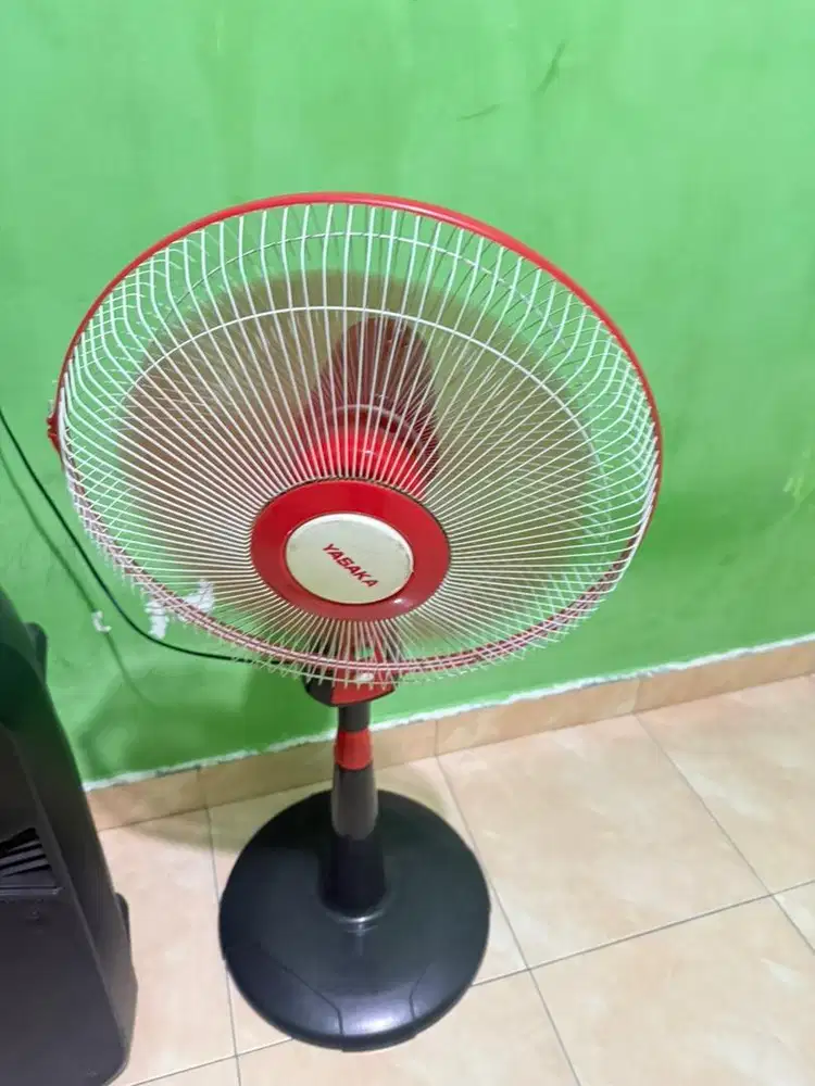 Di jual kipas dinding dan tegak masih bagus siap pakai