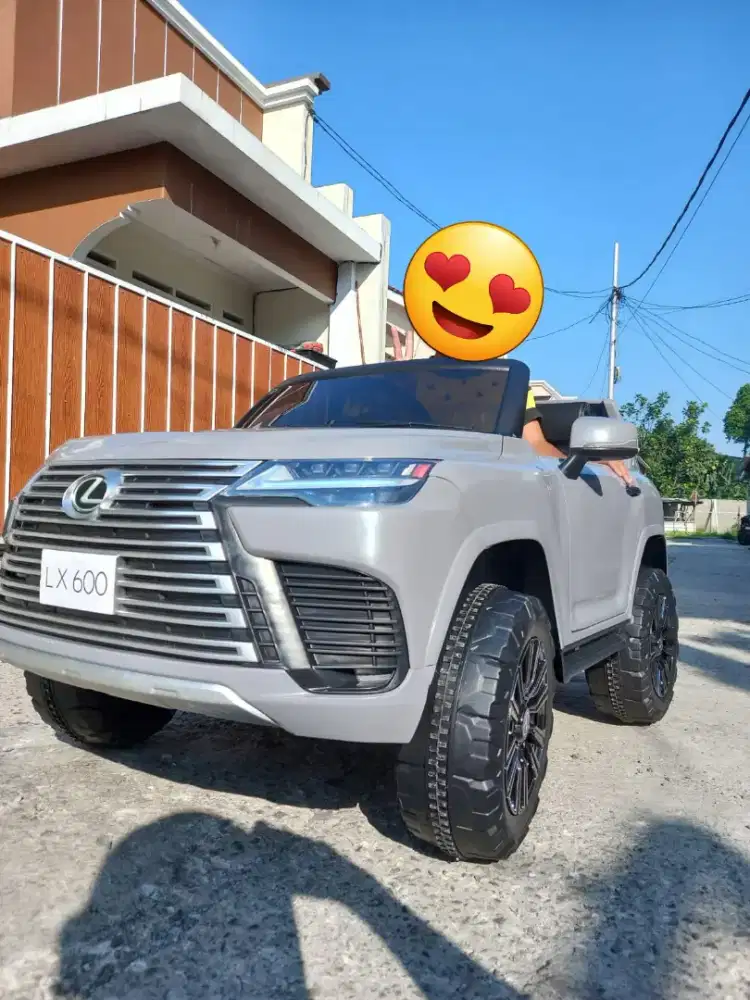 Mobil Mainan Anak Aki Lexus LX600 – Kondisi Bagus & Siap Pakai