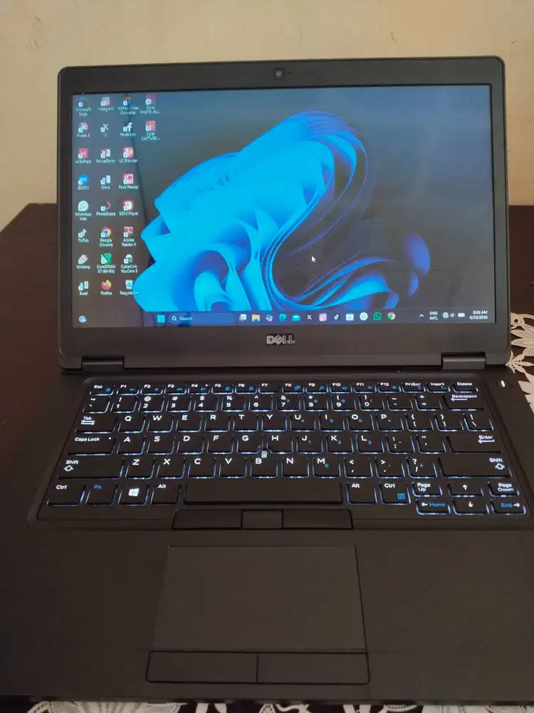 Laptop Dell kondisi istimewa seperti baru jarang dipake