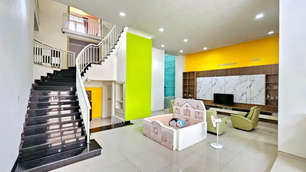 Pakuwon indah vila bukit indah floor ceiling tinggi