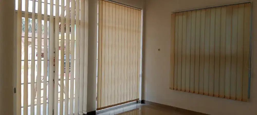Tirai jendela vertikal blind