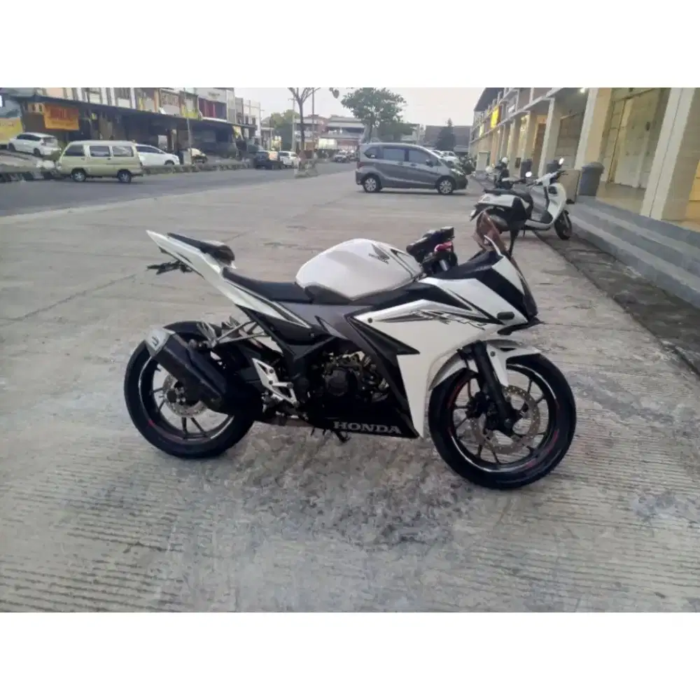 HONDA CBR 150R 2016 NORMAL LENGKAP PAJAK HIDUP