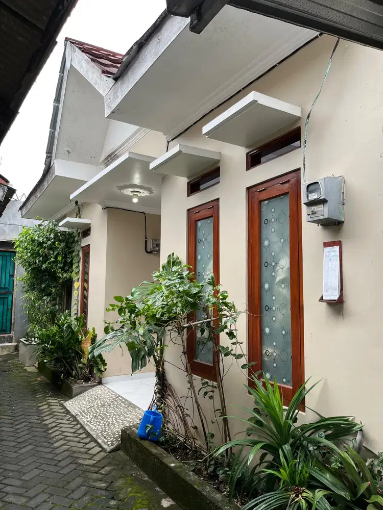 Rumah Baru 3 Lantai dalam kota