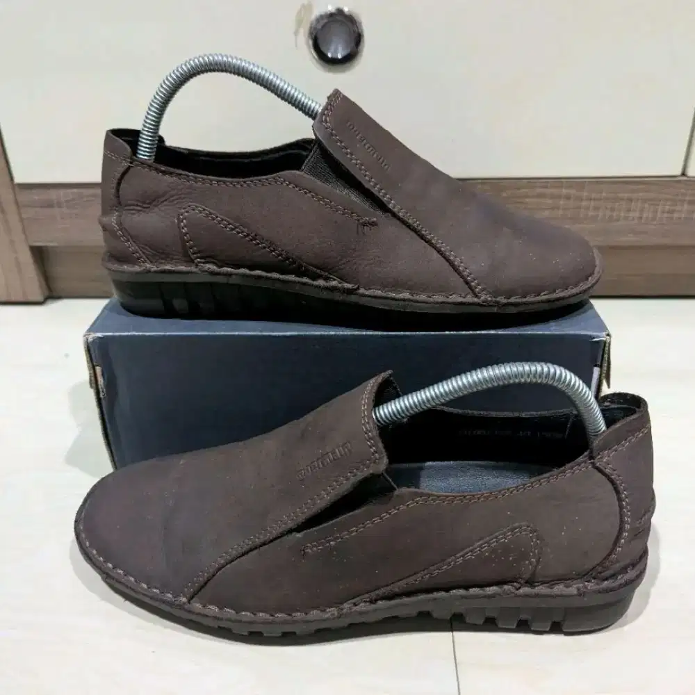 SEPATU OBERMAIN PRELOVED SIZE 40