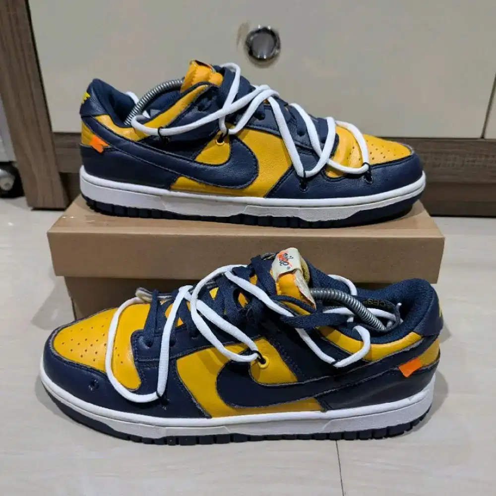 SEPATU NIKE UNIVERSITY GOLD SIZE 44