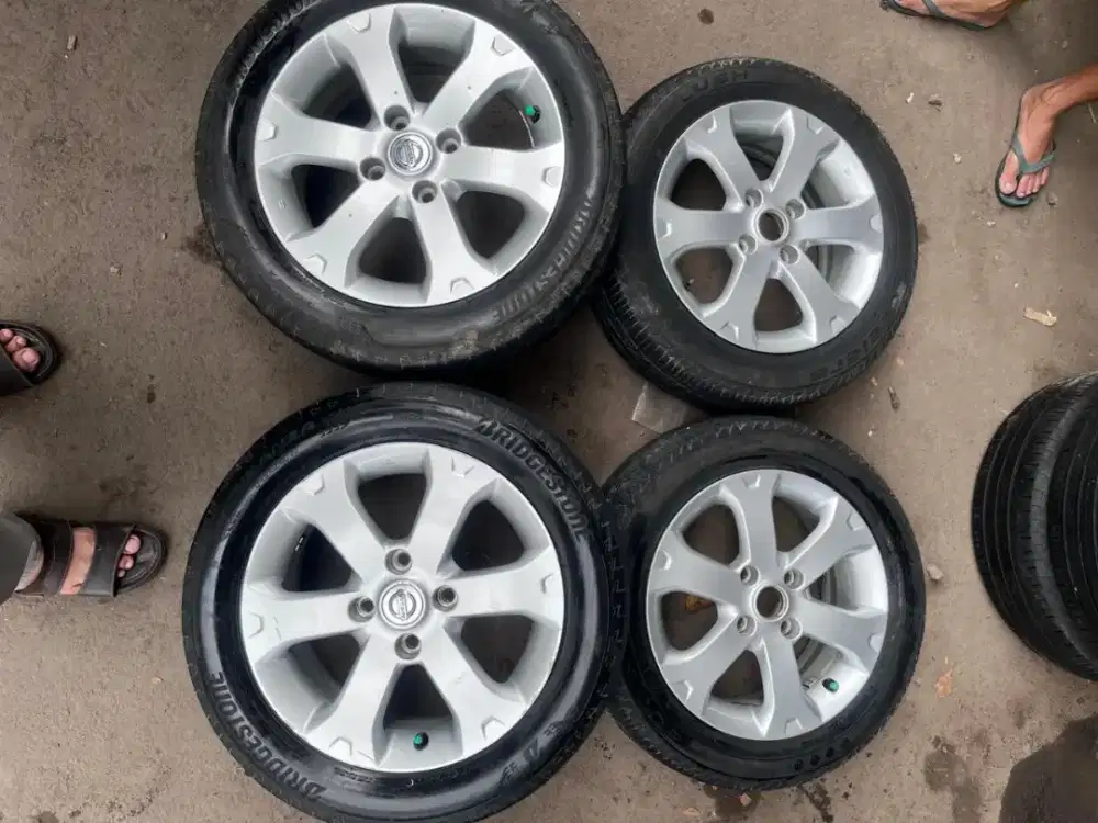 Velg original Nissan Livina X gear ring 16 pcd 4x114,3 ban 195/60 R16