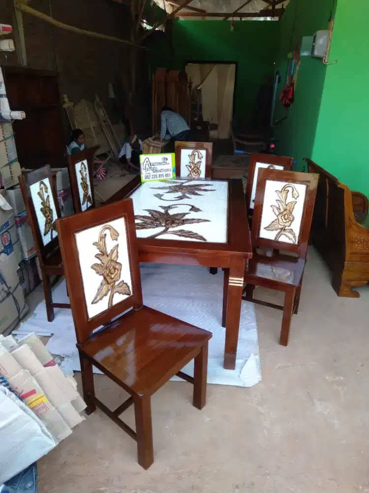 Meja makan minimalis terbaru set kaca meja full kayu jati