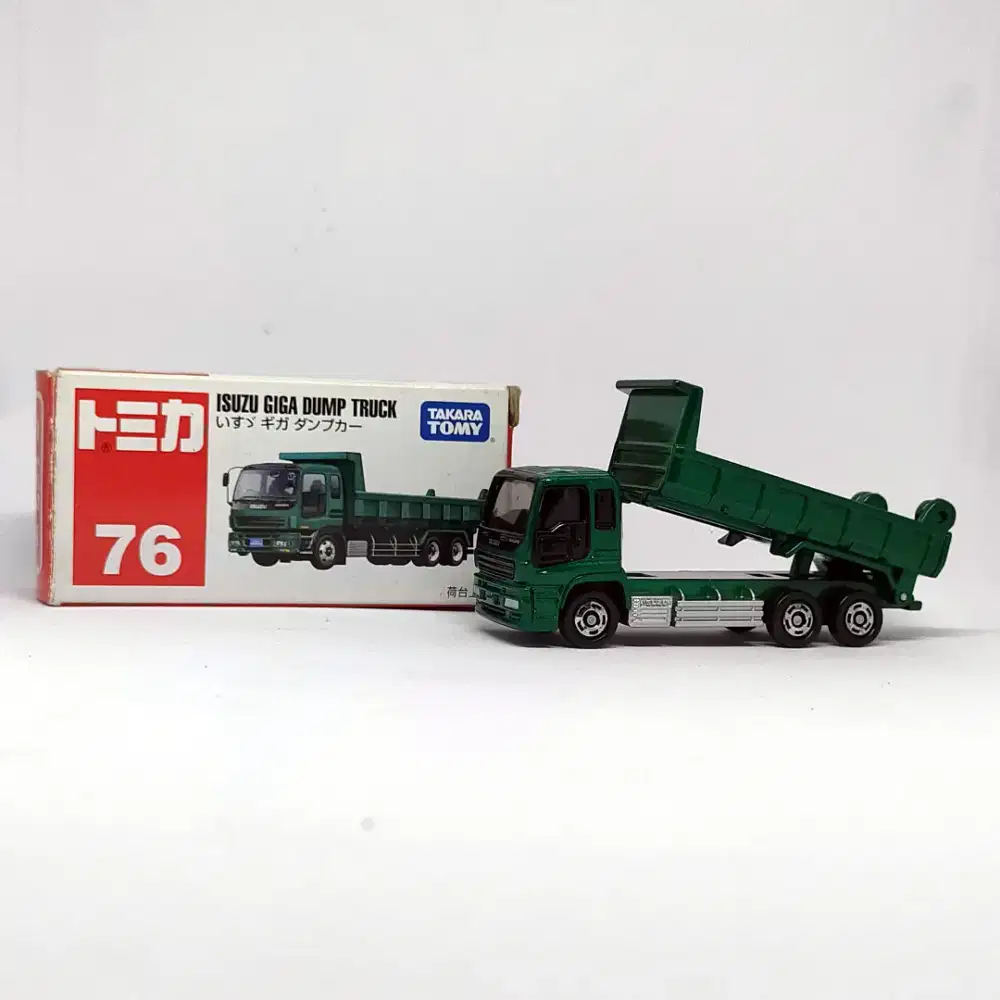 Tomica No 76 isuzu giga