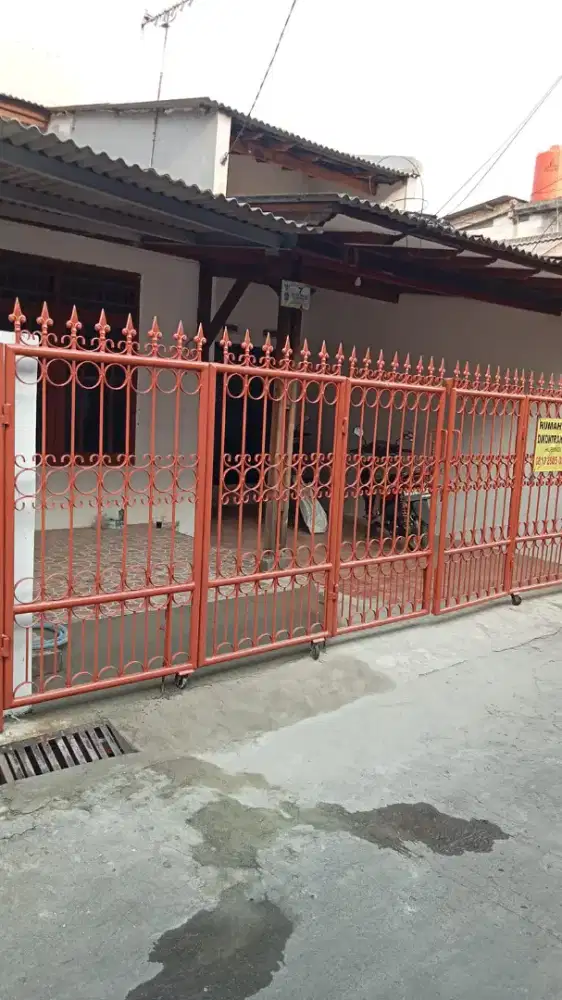 Disewakan Rumah Baru Renovasi...Lokasi Strategis...Bebas Banjir