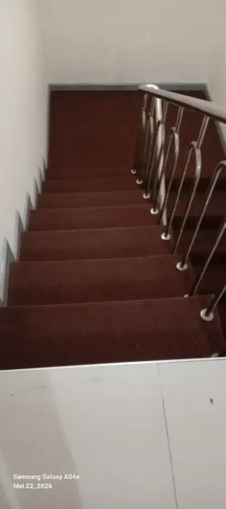 pemasangan karpet tangga