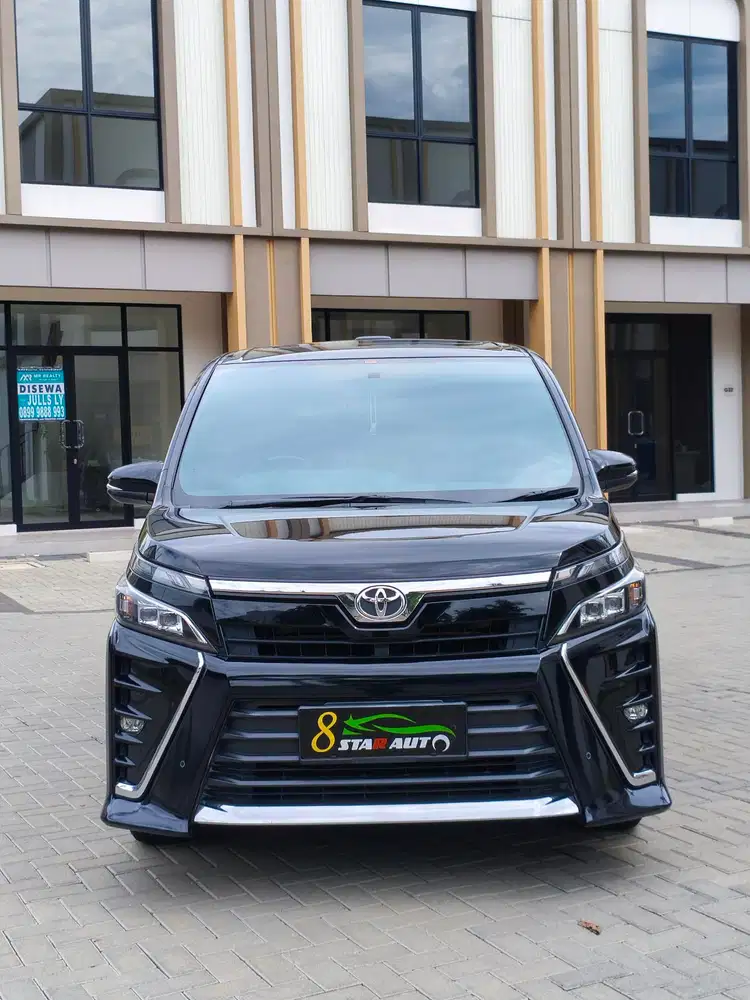 Toyota Voxy 2.0 Matic AT 2018 Low kilometer