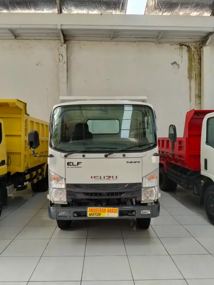 Isuzu Elf giga dump truck 2022 putih
