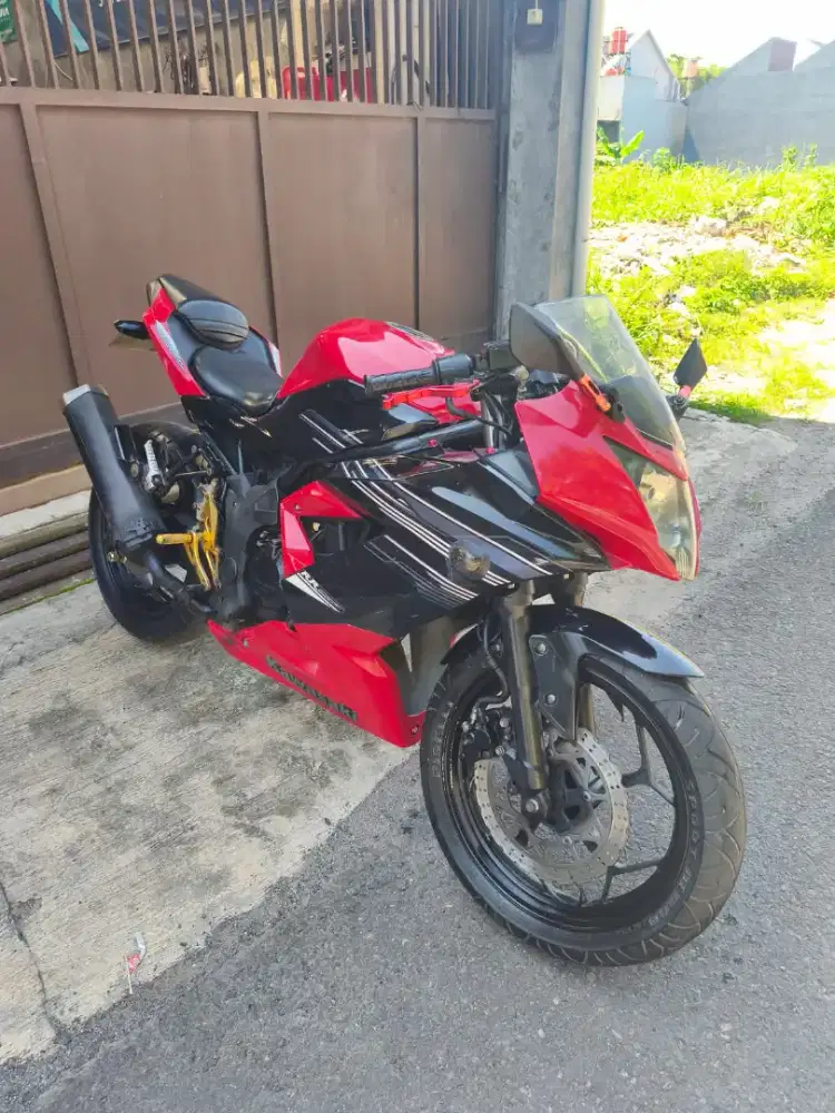 Ninja 250 Mono 2017. Beli 2019. Pajak off. Mulus. Kondisi apa adanya.