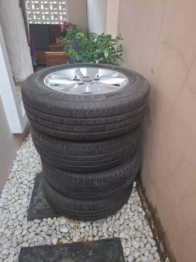 Jual Velg +Ban Ori copotan Innova Reborn R16