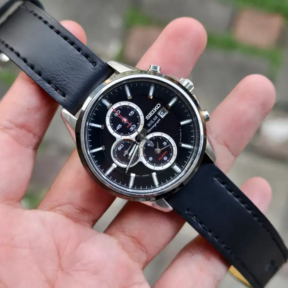 Jam tangan Seiko Chronograph Solar