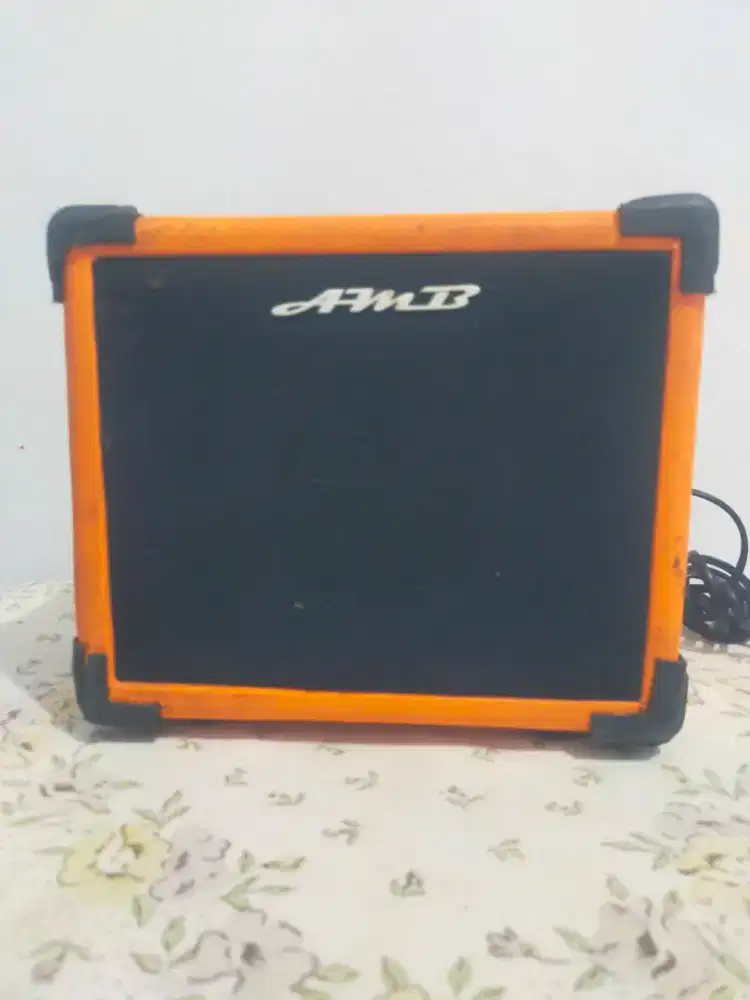 Speaker Gitar kotak