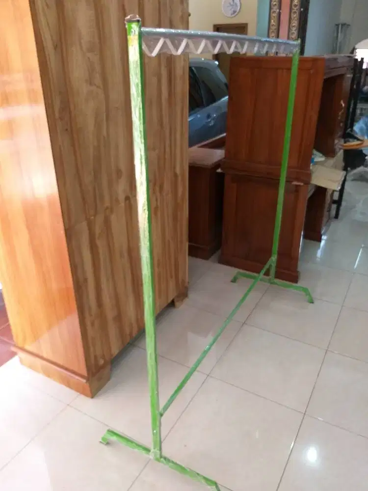 Jemuran Gawangan Gantungan Gantung Hanger Baju Pakaian Standing Besi