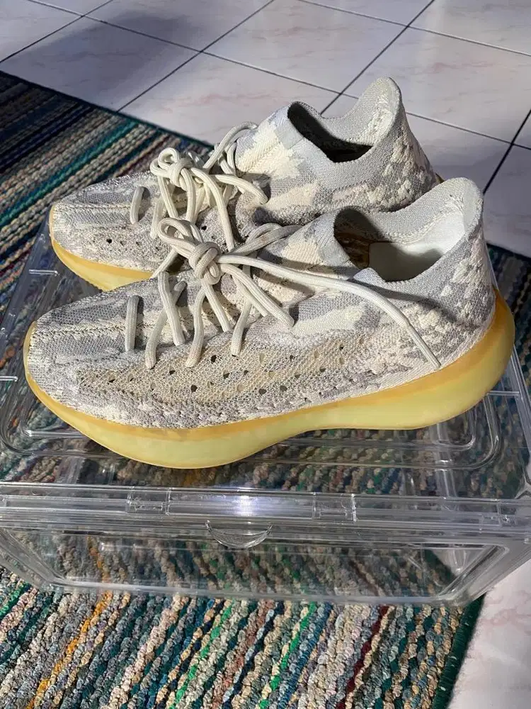 Sepatu Adidas Yeezy Boost Preloved Size 40,5