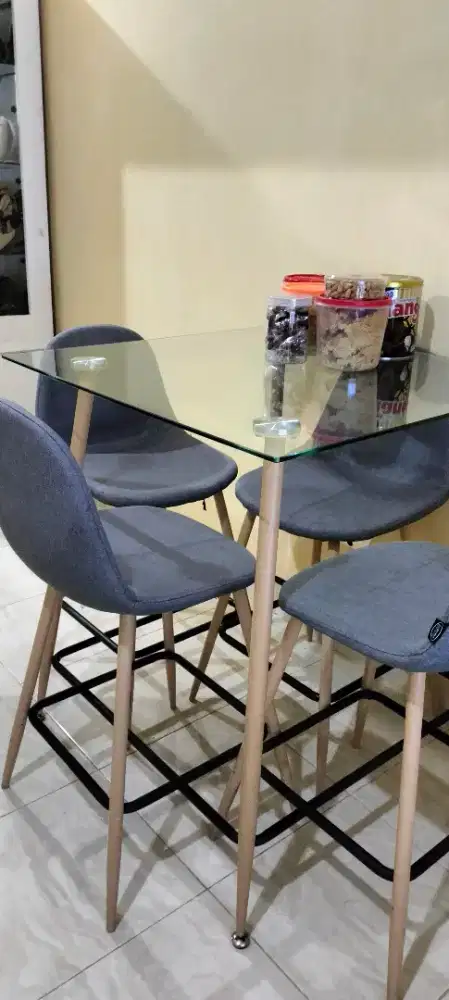 Set meja makan Informa