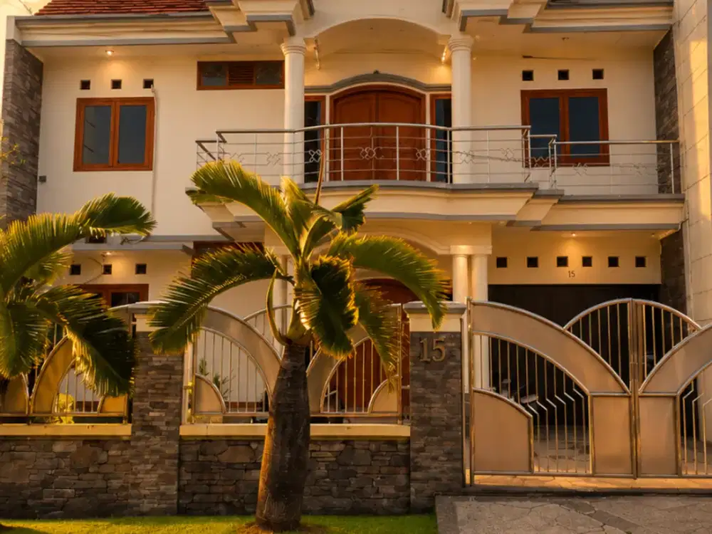 Jual rumah bagus 2 lantai di mekarwangi bandung