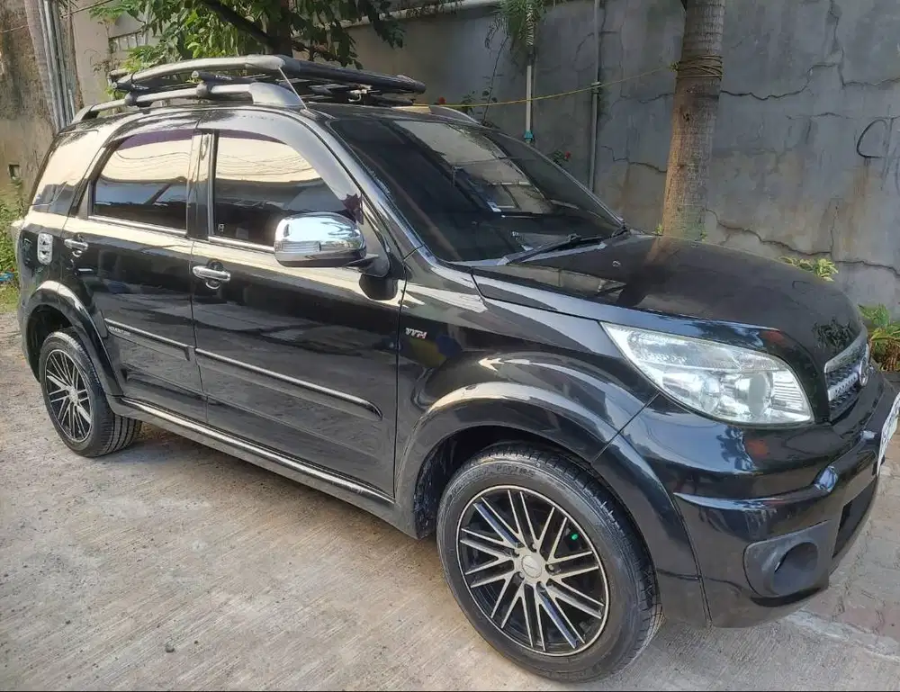 Daihatsu Terios TX Adventure 2011 Automatic Hitam