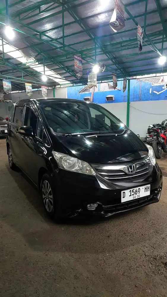 DP 9 JT Honda Freed E 1.5 AT PSD AC Double 2014 Mulus