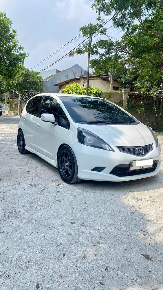 JAZZ RS MATIC PUTIH