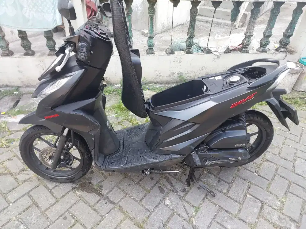 Honda beat deluxe hitam