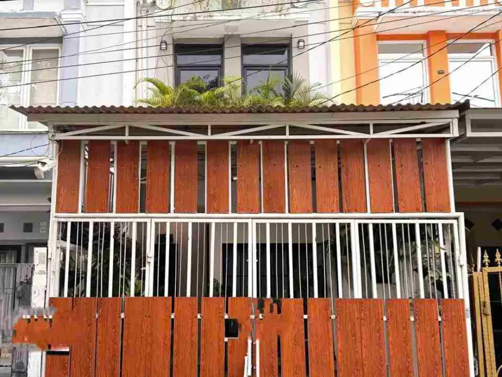 dijual rumah 2,5 lantai furnish ditaman palem lestari