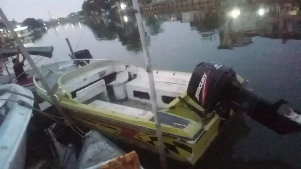 SPEED BOAT PERAHU KAPAL SPEEDBOAT FIBER MESIN TEMPEL 40PK MERCURY