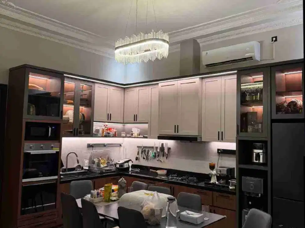Rumah Pakuwon Full Furnish & Elektronik. siap huni. bawa koper saja