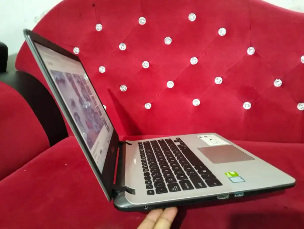 Asus vivobook slim bezel/ core i5 gen 8/8gb/256/VGA Nvidia mx130 jos