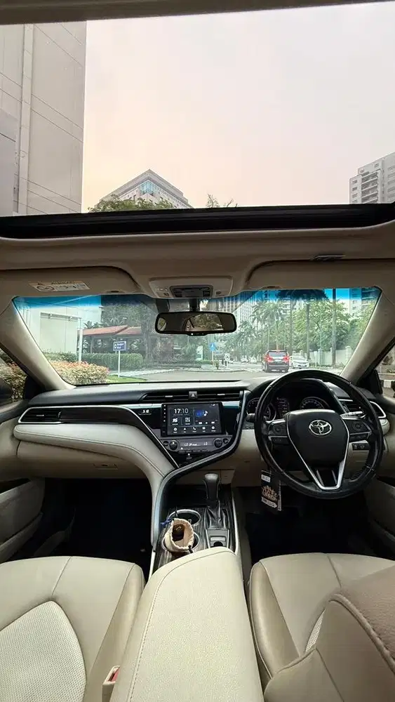 TOYOTA CAMRY V 2019 HITAM TERAWAT 2017 TERMURAH B 2018 C 2020 D 2021