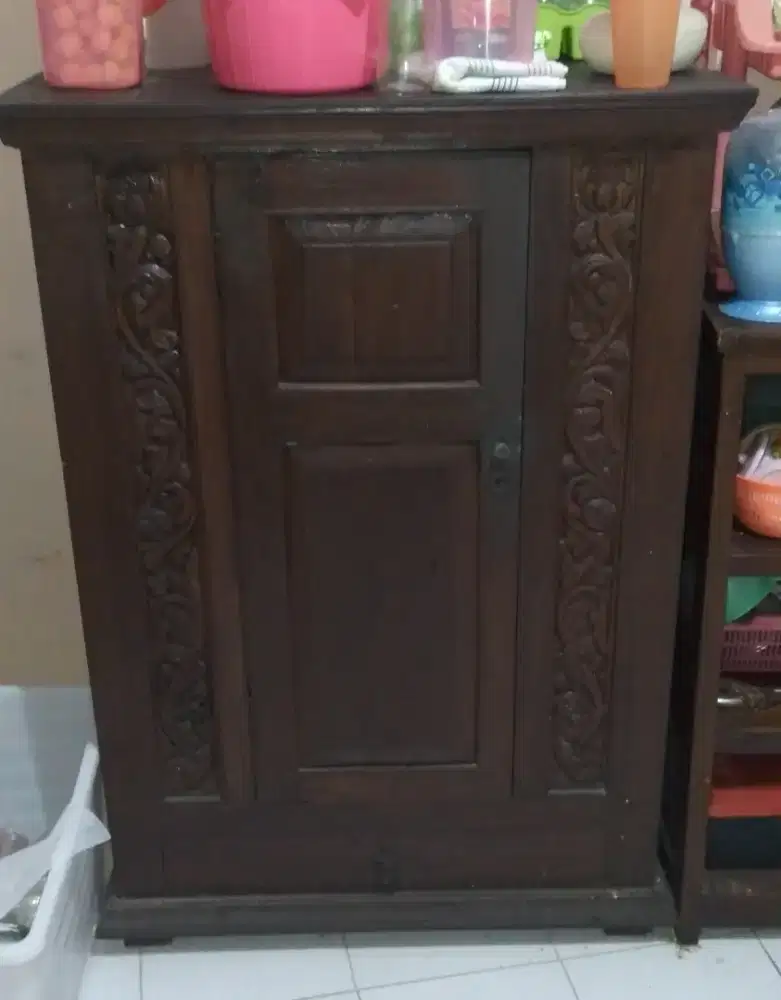 DIJUAL CEPAT LEMARI KAYU JATI
