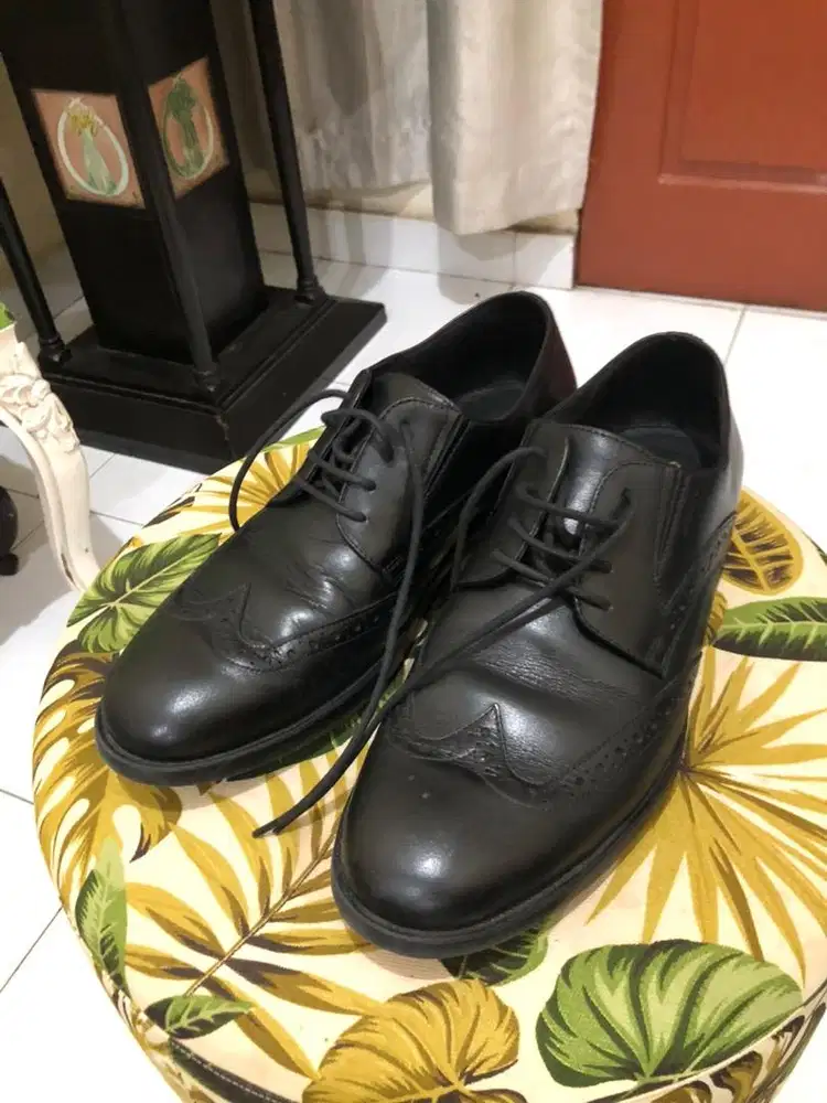 Sepatu kulit Geox