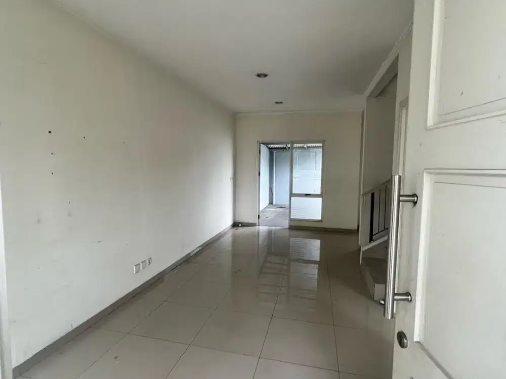 Disewakan Murah Rumah 2 Lantai Hoek Cluster Bahana Suvarna Sutera